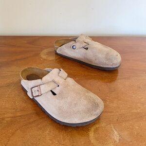 Birkenstock • Boston Clogs taupe suede leather soft footbed slip on buckle